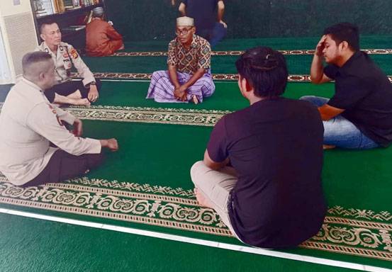 Ciptakan Pemilu 2024 Damai, Polsek Senapelan Gelar Cooling System Usai Salat Subuh Berjemaah