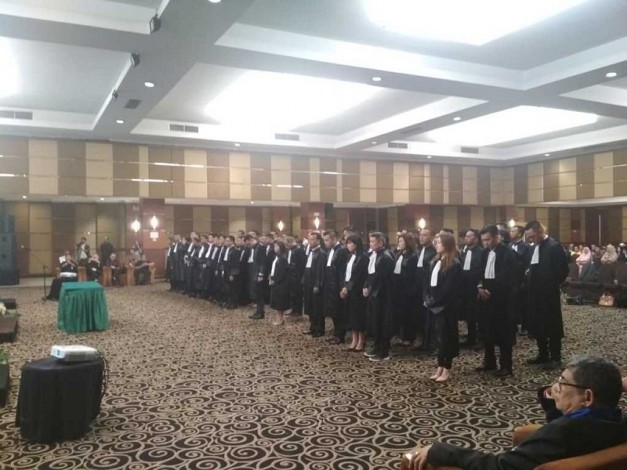 94 Advokat DPC Peradi Pekanbaru Ambil Sumpah Janji Advokat