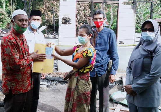 Gerak Cepat, Disdukcapil Meranti Terbitkan Dokumen Penduduk untuk Korban Kebakaran