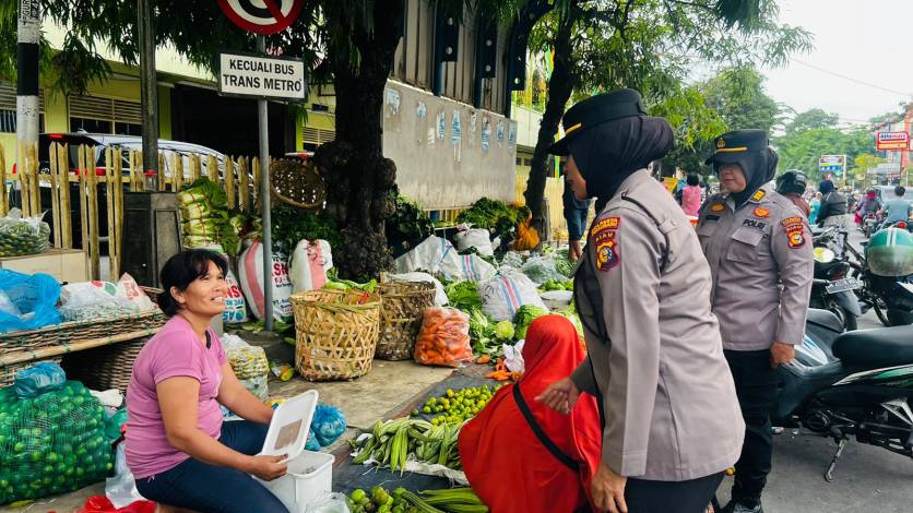 Sambut HUT-75, Polwan Polda Riau dan Jajaran Patroli Keliling Pekanbaru