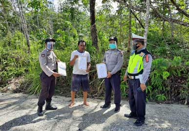 Polsek Pangkalan Kuras Sosialisasikan Maklumat Kapolda Riau Tentang Larangan Membakar Hutan dan Lahan