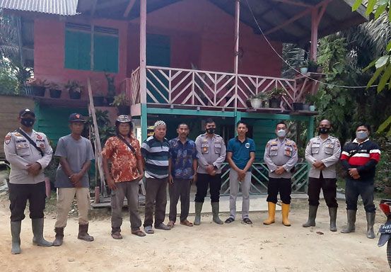 Cegah Karhutla dan Jaga Kamtibmas, Kapolsek Ukui Jalin Silaturahmi dengan Para Tokoh Dusun Toro