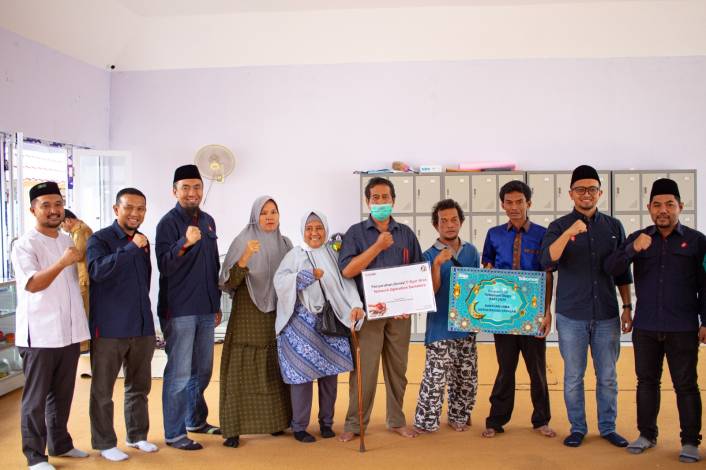 Telkomsel Siaga Rafi Sumbagteng Salurkan CSR untuk Panti Jompo bersama Dompet Dhuafa Riau