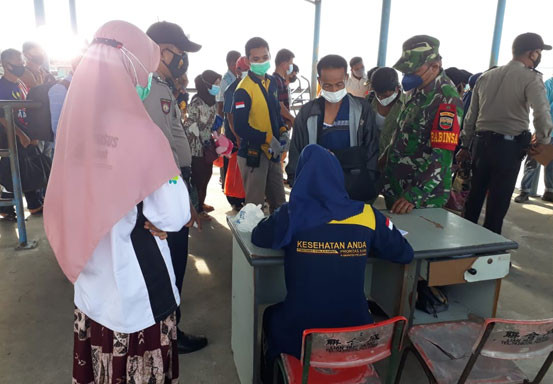 Polsek Kuala Kampar Terus Awasi Penerapan Prokes di Pelabuhan Penyalai Teluk Dalam