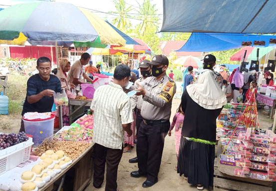 Polsek Pangkalan Lesung Imbau Warga di Pasar Tradisional Terapkan Prokes