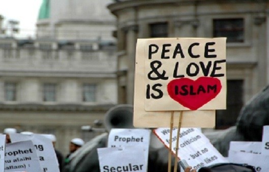 Mengapa Islam Kedepankan Sopan Santun?
