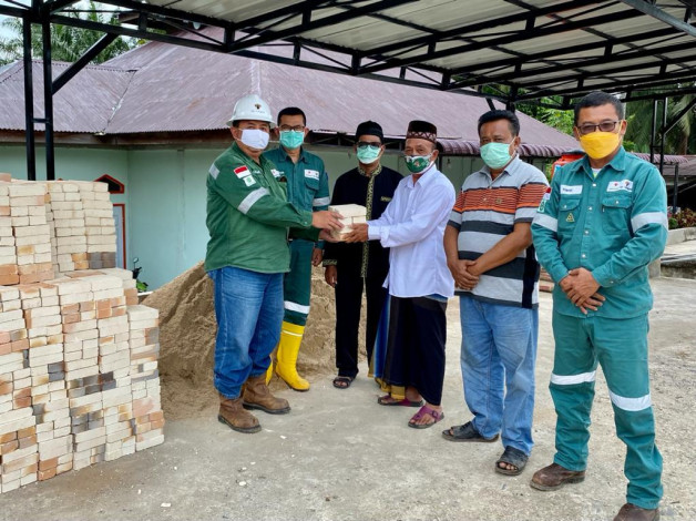PT SPR Langgak Salurkan Bantuan Sarana Pendidikan dan Rumah Gharim di Tandun