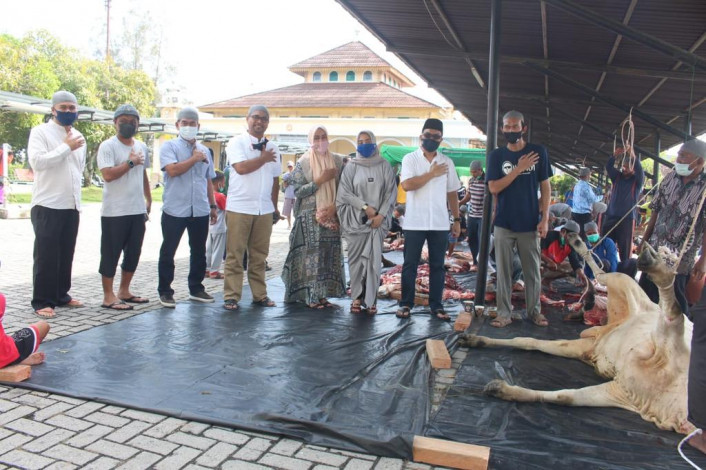 Sembelih 317 Hewan Kurban, PTPN V Berbagi dengan Masyarakat Riau
