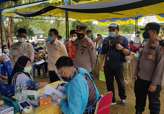 Polres Pelalawan Kunjungi Vaksinasi Gotong Royong yang Ditaja PT Sari Lembah Subur