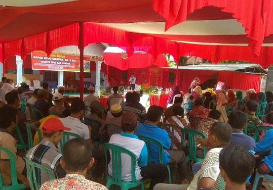 Reses di Laboi Jaya, Warga Minta Anggota DPRD Kampar Ropii Siregar Fokus Perjuangkan Pengaspalan Jalan Poros