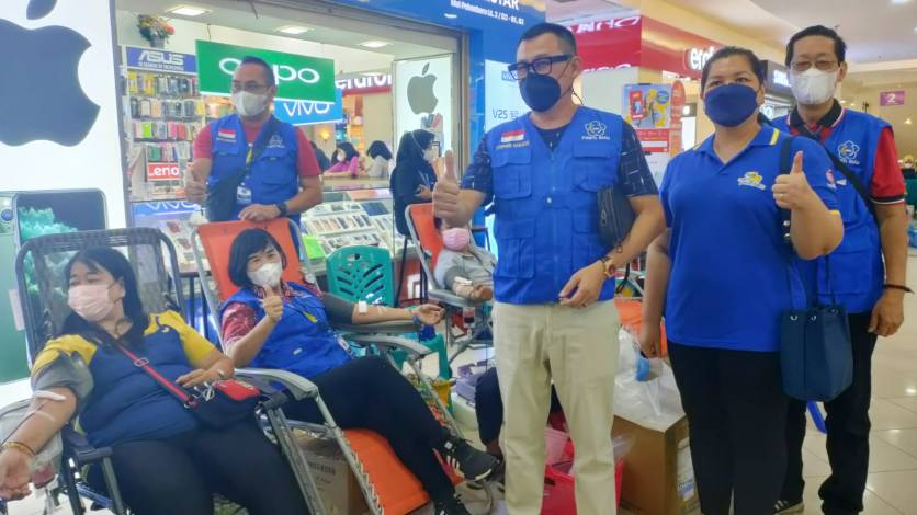 Ratusan Masyarakat Antusias Ikut Donor Darah yang Digelar PSMTI Riau