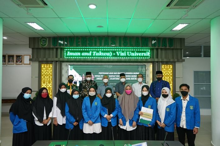 Baznas Salurkan Beasiswa untuk Mahasiwa UIR
