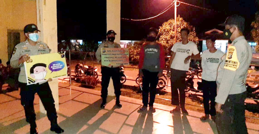 Cegah Covid-19, Polsek Kuala Kampar Edukasi Masyarakat Tentang Prokes