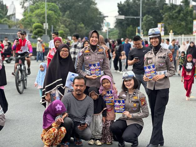 Polwan Ditlantas Polda Riau Libatkan Pengunjung CFD di Pekanbaru Sukseskan Pemilu 2024