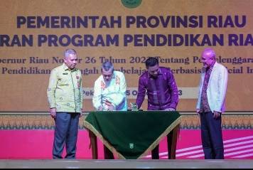 Luncurkan Program Pendidikan Riau Unggul Berbasis Al, Ini Pesan Gubernur Syamsuar