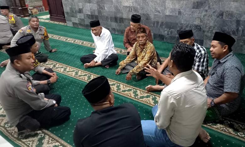 Sambangi Masjid Assalam, Polsek Pekanbaru Kota Minta Jamaah Gunakan Hak Pilih Pemilu 2024