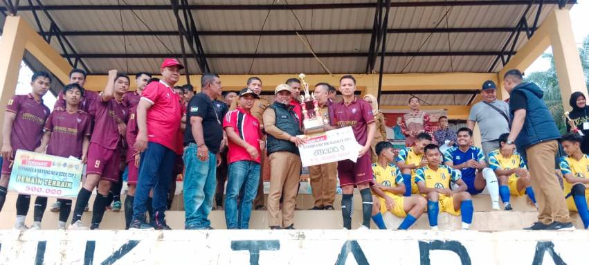 Bupati Pelalawan H Zukri Tutup Turnamen Sepak Bola BNK Cup II