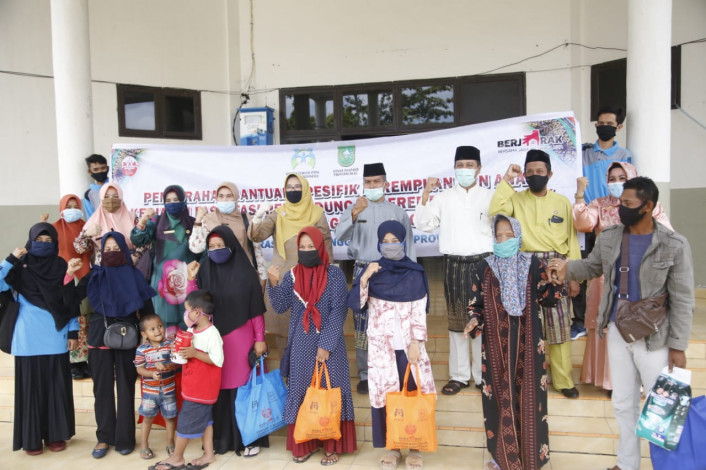 95 Paket Bantuan Spesifik Diserahkan Kepada Perempuan, Anak, dan Lansia di Kabupaten Siak