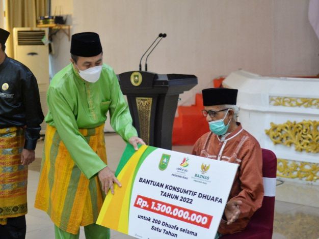 Sempena Hari Jadi ke-65 Riau, Baznas Salurkan Beasiswa dan Bantuan Konsumtif Dhuafa Miliaran Rupiah