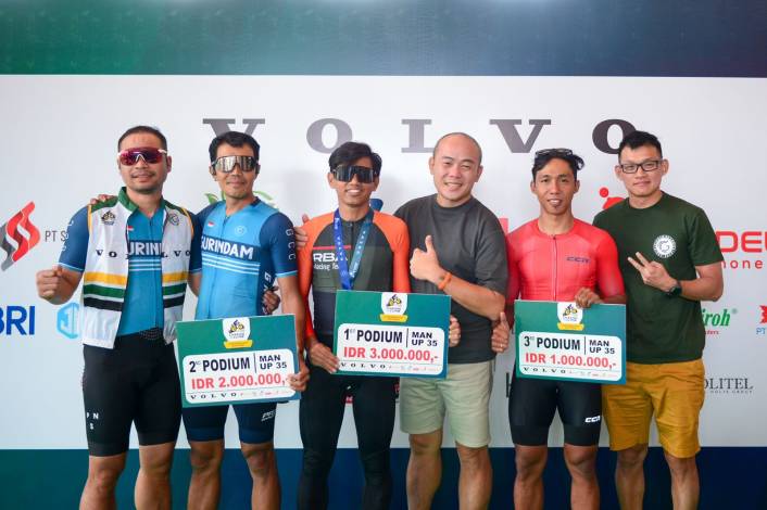 Warga Pekanbaru Anggota Komunitas Gurindam Cycling Club Juara Roadbike di Bukittinggi