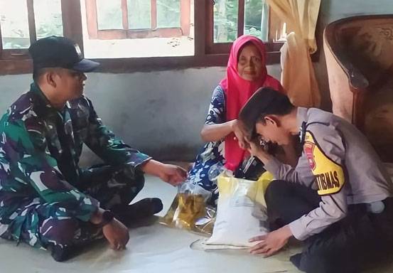 Jajaran Polres Bengkalis dan TNI Bersinergi Bantu Masyarakat Kurang Mampu