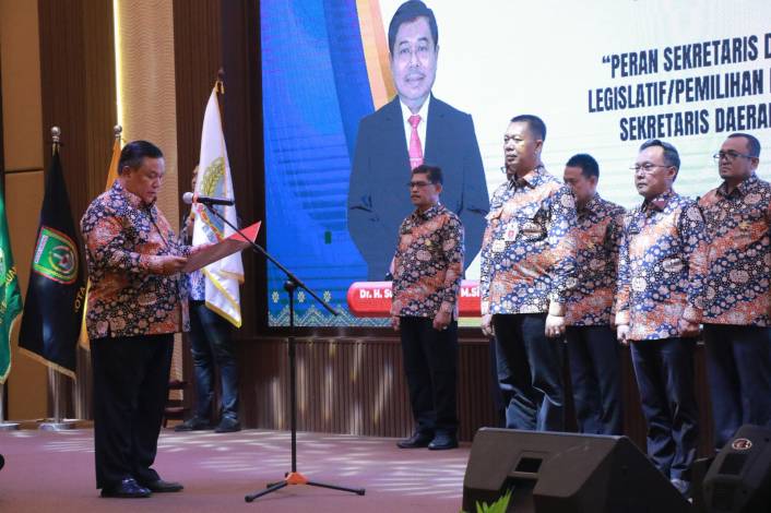 Sekda Kota Pekanbaru Dilantik sebagai Ketua Forsesdasi Komwil se-Riau