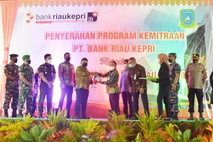 Bantu Kebutuhan Masyarakat Anambas, Bank Riau Kepri Salurkan Program CSR