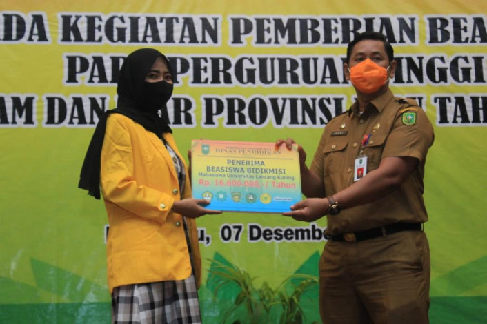 Unilak Terbanyak Terima Beasiswa dari Pemprov Riau