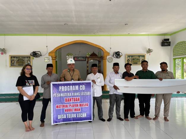 PT SRL Bantu Perbaiki Masjid Bocor di Desa Teluk Bencah Bengkalis