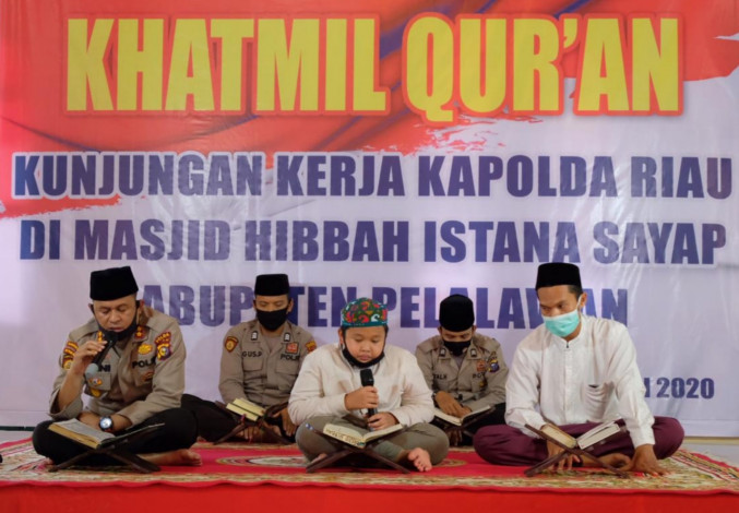 Kapolda Riau Hadiri Penutupan Khatmil Quran di Masjid Hibbah Istana Sayap Pelalawan