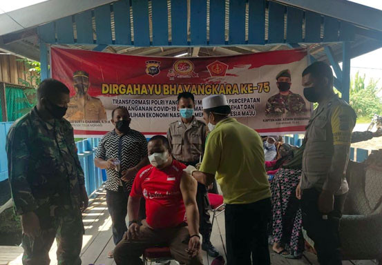 Gerai Vaksinasi di Desa Kuala Panduk di Kawal Ketat Polsek Teluk Meranti dan TNI