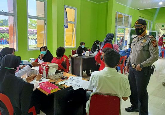 Kapolsek Kuala Kampar Pimpin Langsung Pengamanan Giat Vaksinasi