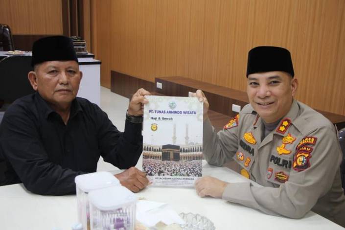 Kapolres Bengkalis Berangkatkan Umrah Purnawirawan Polri