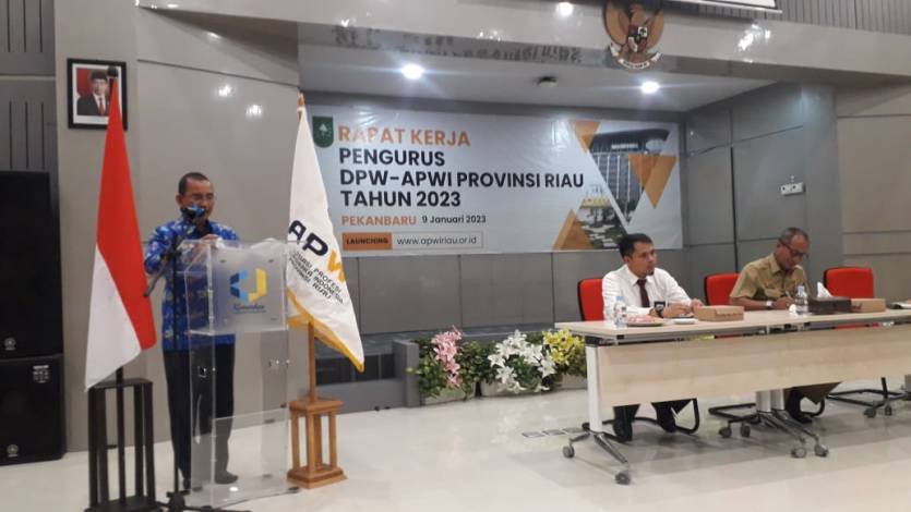 DPW APWI Riau Gelar Raker, Serahkan SK Hingga Peluncuran Website