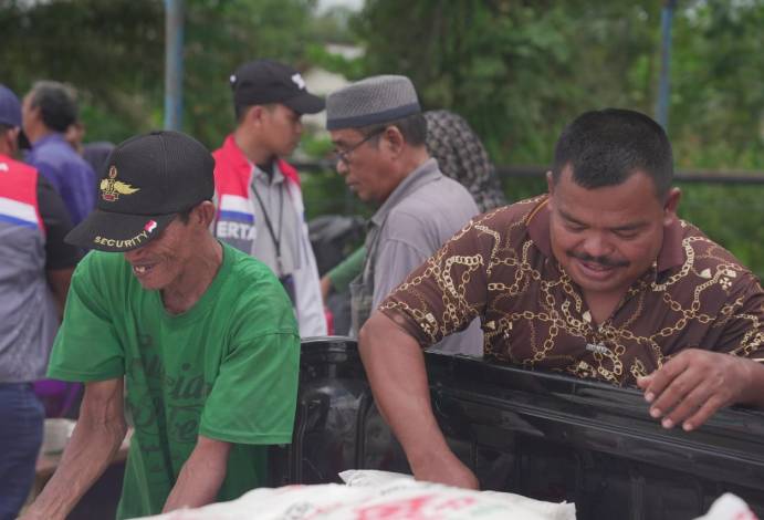 Peduli Korban Banjir Sungai Rokan, PT KPI Unit Dumai Salurkan 270 Paket Sembako