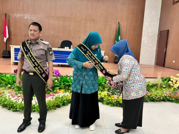 Kepala BKKBN Riau Kukuhkan Pj Bupati Kampar Jadi Bapak Asuh Anak Stunting
