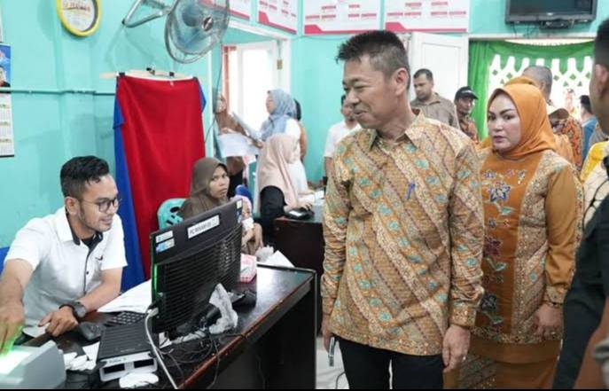 Berikan Pelayanan Prima ke Masyarakat, Disdukcapil Rohil Jemput Bola Perekaman e-KTP