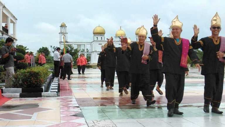Pembukaan TMMD ke 105 Dimeriahkan Pawai Budaya Nusantara