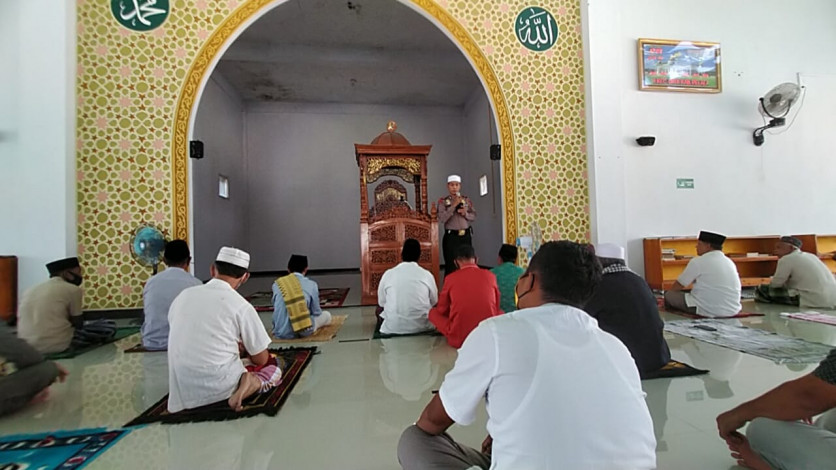Kapolsek Ukui Ajak Jemaah Masjid Paripurna Al Jihad Terapkan Prokes