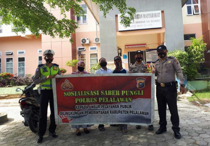 Polsek Bandar Sei Kijang Sosialisasi Saber Pungli di Puskesmas