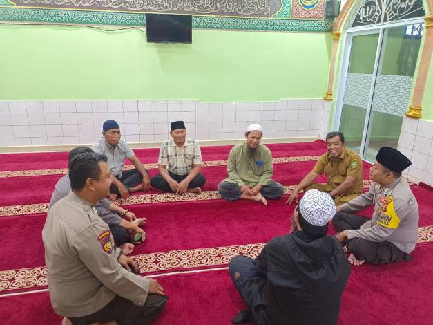 Polsek Senapelan Sampaikan Pesan Pemilu Damai di Masjid Nurul Islam