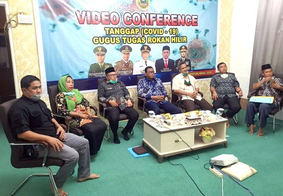 Bahas Perkembangan Covid-19, Bupati Rohil Rakor Melalui Video Conference dengan Sejumlah Menteri