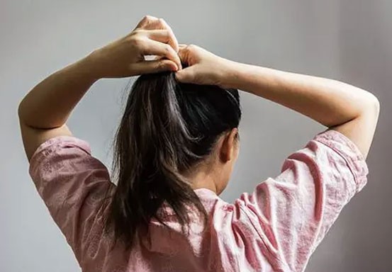 5 Kebiasaan yang Dapat Diubah untuk Mencegah Kerontokan Rambut