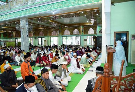 Bupati dan Wabup Laksanakan Shalat Ied di Masjid Agung Istiqomah Bengkalis