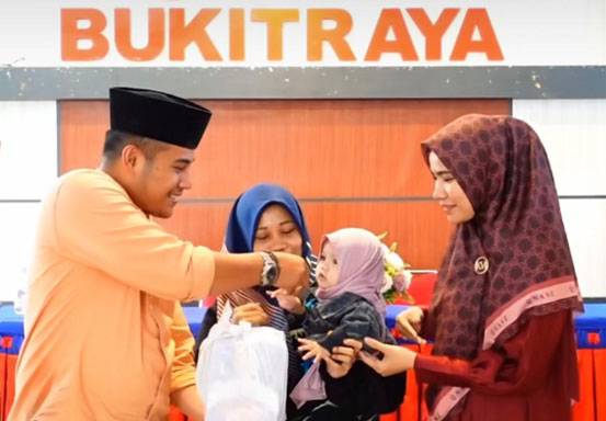 Camat Tengku Ardi Bagikan Bapak Asuh Atasi Stunting di Kecamatan Bukit Raya