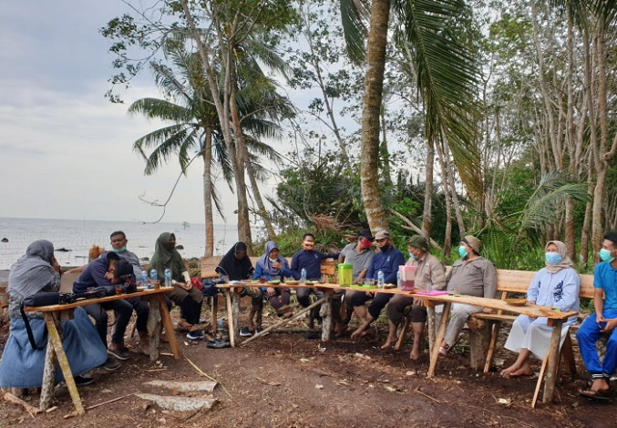 Kisah Program Penanaman Mangrove KLHK di Batas Negara