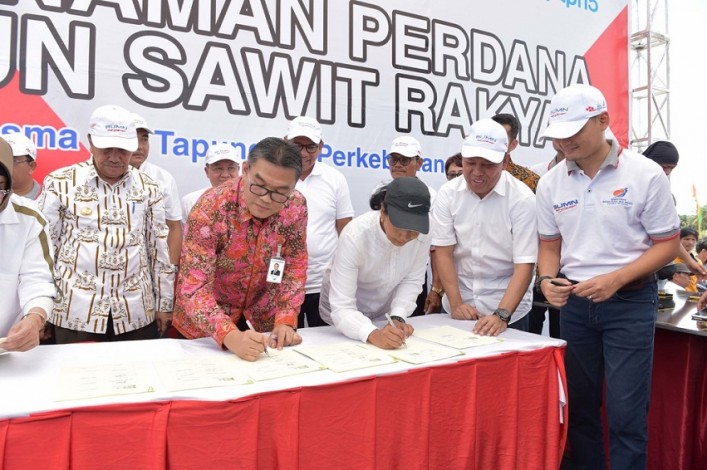 Bersama Menteri BUMN Dirut Bank Riau Kepri Teken MoU