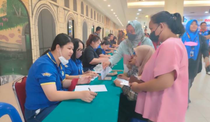 Harga Lebih Terjangkau, Masyarakat Pekanbaru Serbu Pasar Murah Ramadan PSMTI Riau