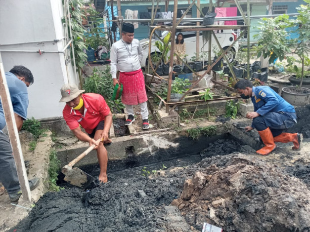 Bupati Zukri Ikut Goro, Selokan Tersumbat Pemicu Banjir di Pangkalan Kerinci