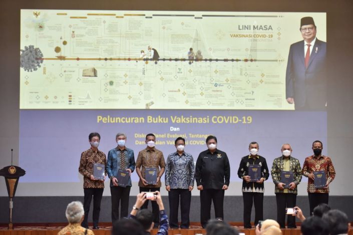 Diluncurkan Menko Perekonomian, Gubernur Riau sebut Buku Vaksinasi Covid-19 Tambah Wawasan Bagi Daerah